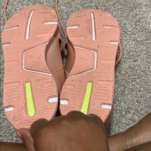 Puma women sneaker size 10 - Picture 3 of 4